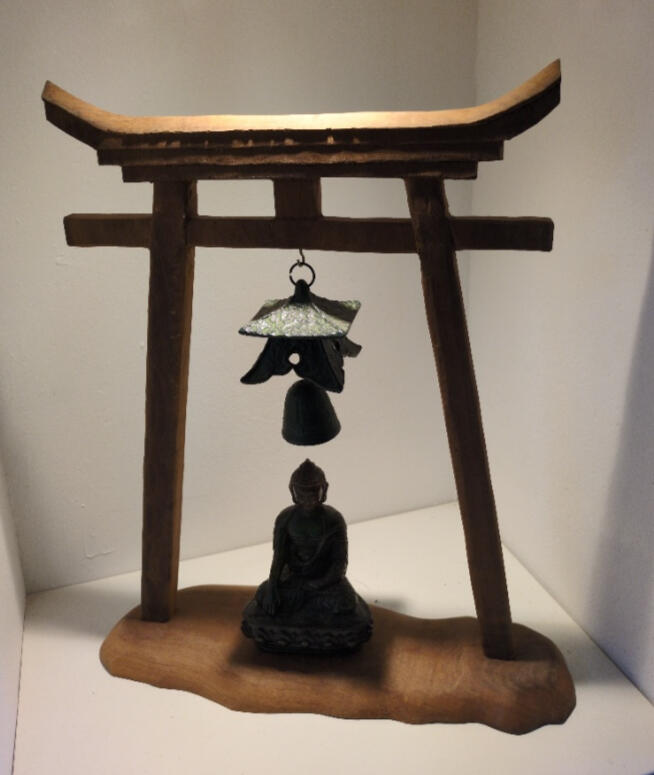 Hand-carved replica of a traditional Japanese Torii gate. Reclaimed chestnut wood, natural oil finish. H: 50 cm (approximate)